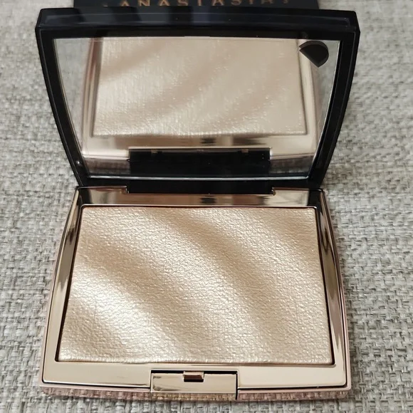 BRAND NEW Anastasia Amrezy Highlighter - Picture 4 of 4